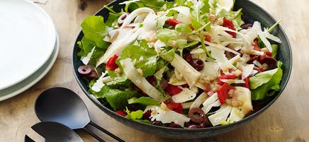 Salade de fenouil et de poivrons rôtis à la roquette et au parmesan