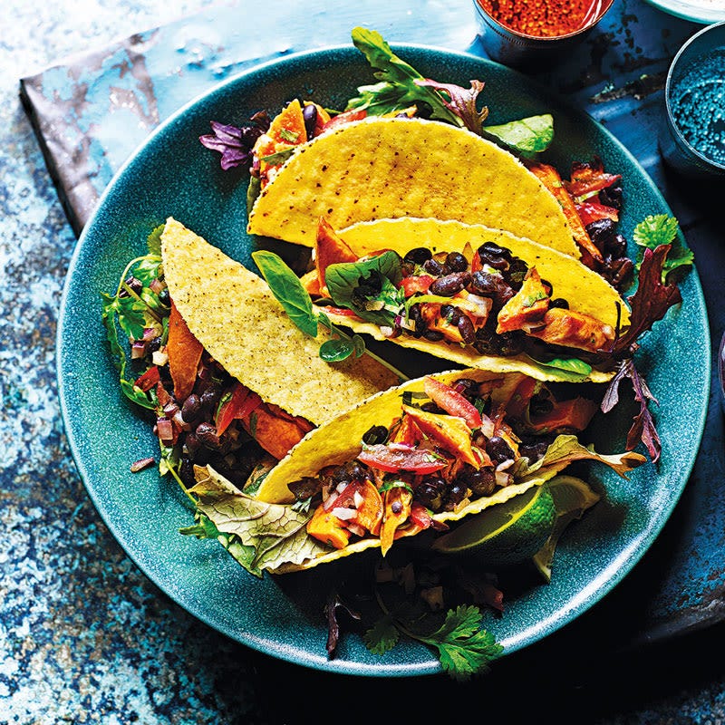 Süsskartoffeltacos mit schwarzen Bohnen