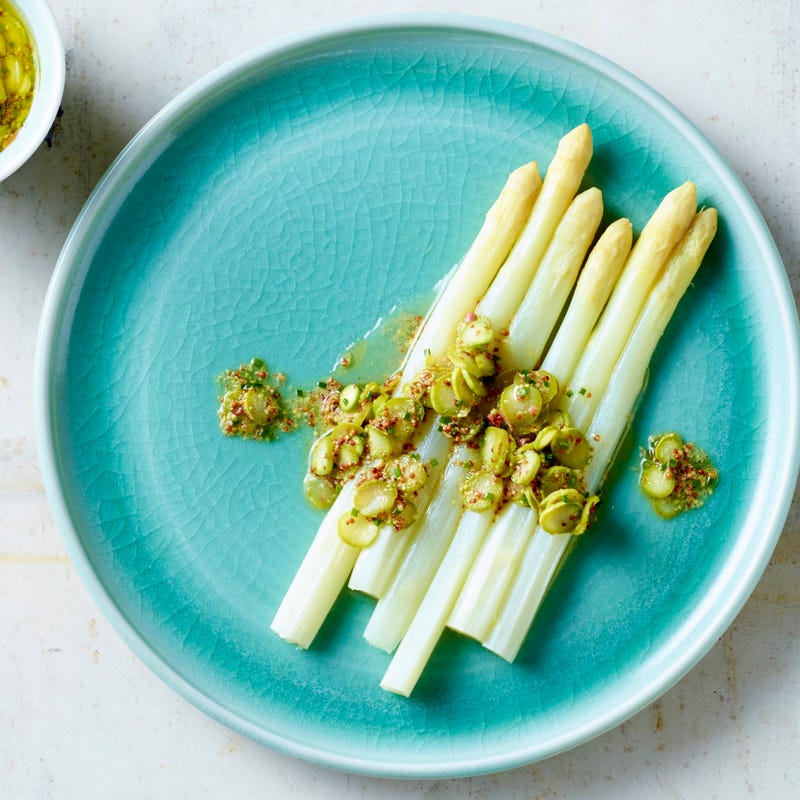 Foto van Sven's witte asperges met een vinaigrette van witte wijnazijn, groene asperges, bieslook en graanmosterd door WW