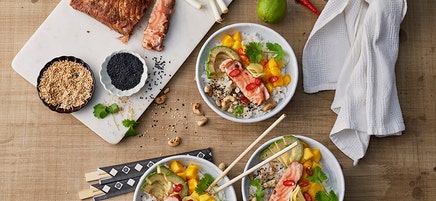 Poké bowl med tahinimarinerad lax