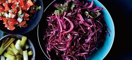 Salade de chou rouge à la lime et aux oignons