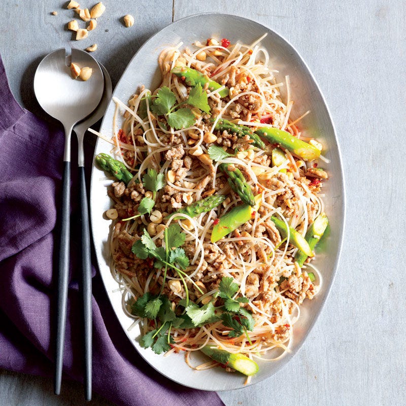 Photo de Salade thaï de nouilles à la dinde et aux asperges par WW