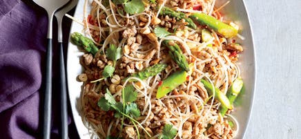 Salade thaï de nouilles à la dinde et aux asperges