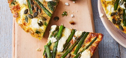 Frittata med chèvre och sparris