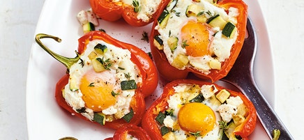 Gevulde paprika met ei en fetatopping