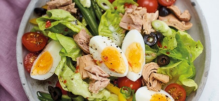 Salade Niçoise met ei en chili-limoendressing