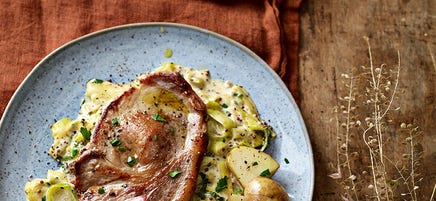 Pork chops with creamy leeks & new potatoes