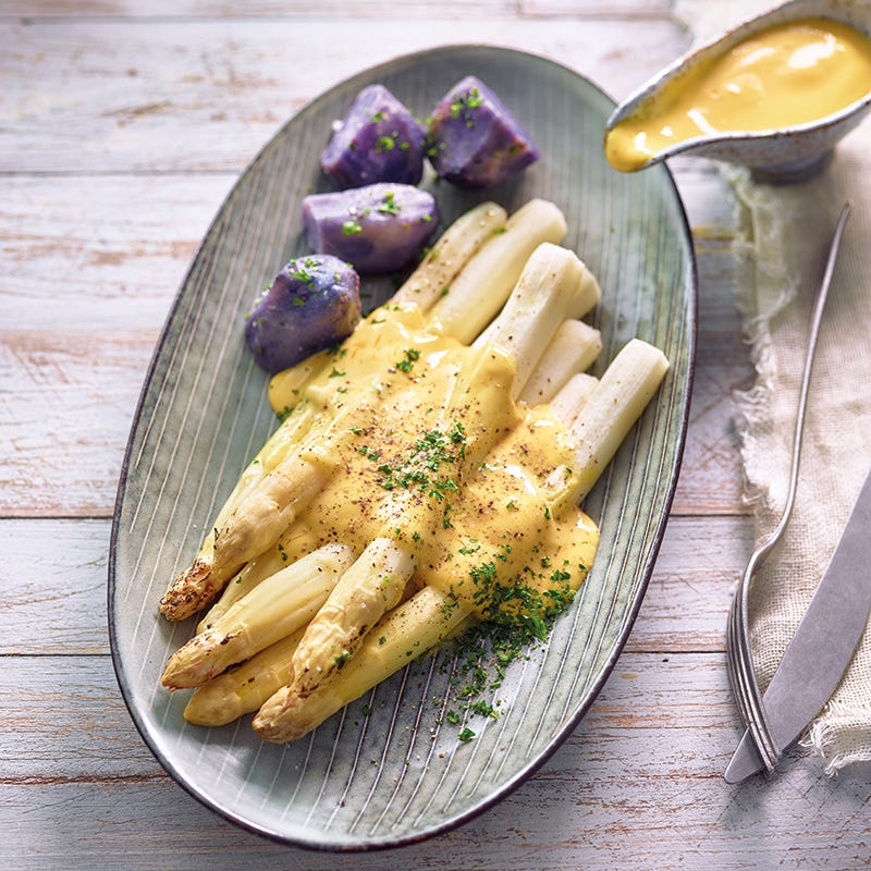 Foto van Asperges uit de oven met hollandaisesaus en paarse aardappelen door WW