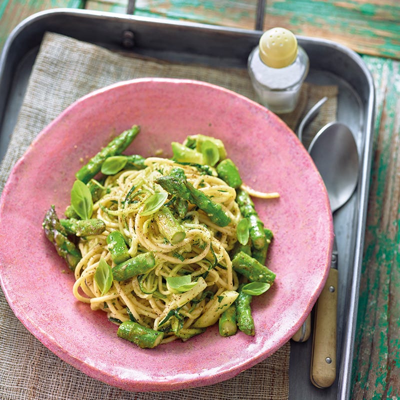 Foto van Spaghetti met groene asperges en avocadopesto door WW
