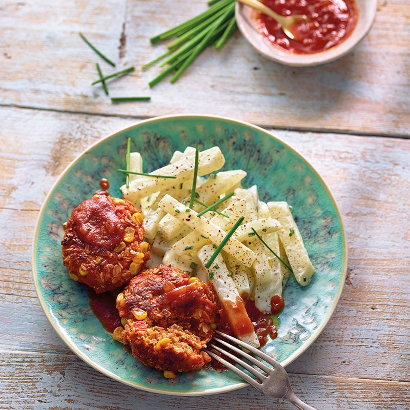 Foto van Vegetarische gehaktballetjes met ketchup en koolrabisalade door WW