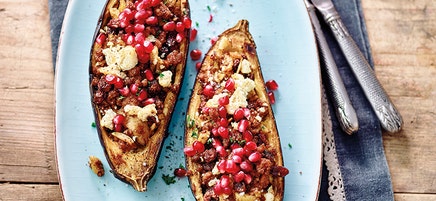 Aubergine farcie, viande hachée et graines de grenade