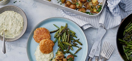 Fiskbiffar med krossad potatis och remoulade
