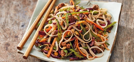 Salade thaïe de vermicelles de riz et de haché