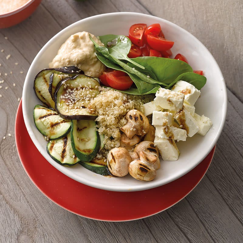 Grillgemüse-Bowl mit Hummus
