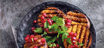 Oriëntaalse aubergine met rozijnenmarinade