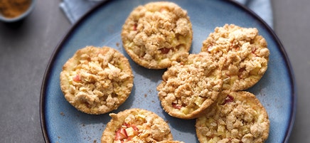 Appel-kruimelcakejes