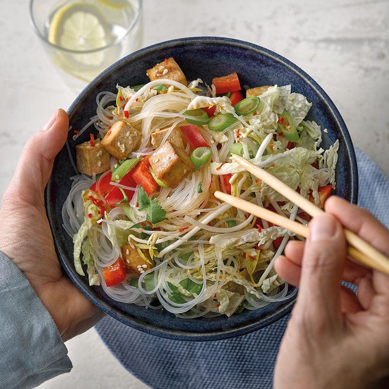 Glasnudelsalat mit Sesamtofu