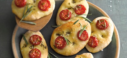 Mini-focaccia's met tomaten