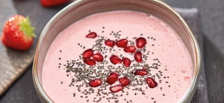 Yoghurt-smoothiebowl met granaatappel en chiazaad