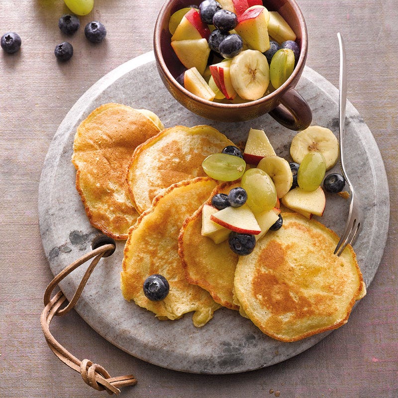 Bohnen-Pancakes mit Obstsalattopping