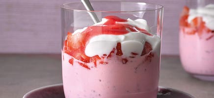 Chia-Skyr-Pudding mit Erdbeeren