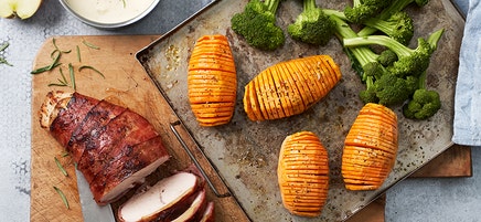 Baconinlindad kalkon med hasselbackssötpotatis
