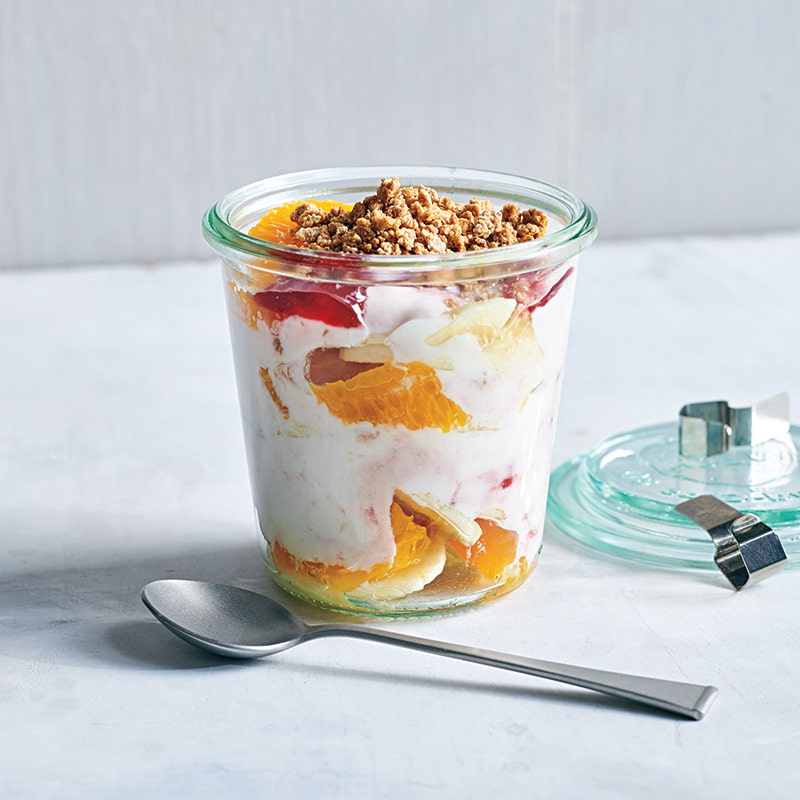 Yogurt breakfast parfaits