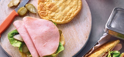Cloud bread sandwich met kipfilet