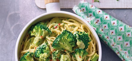 Spaghetti met een romige broccoli-kaassaus