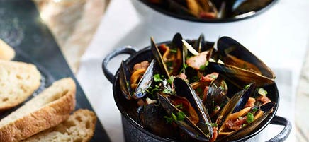 Mussels with bacon & wine