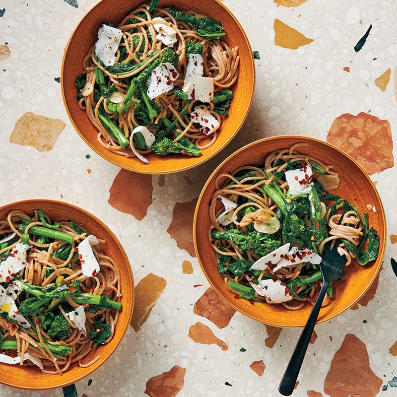 Spelt spaghetti with broccoli rabe