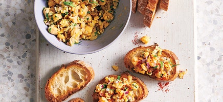 Chickpea-lemon bruschetta
