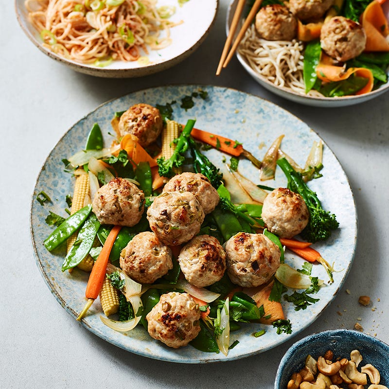 ViktVäktarna - Asiatiska kalkonköttbullar med nudlar