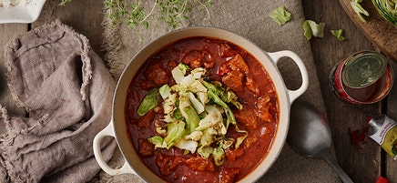 Köttgryta med vitkål och ris