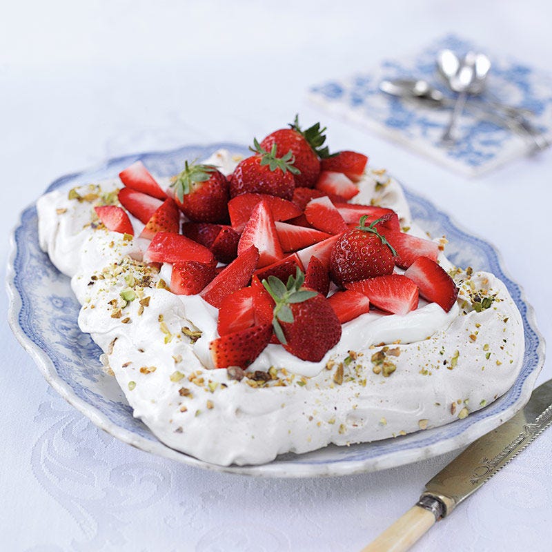 Pavlova mit Erdbeeren