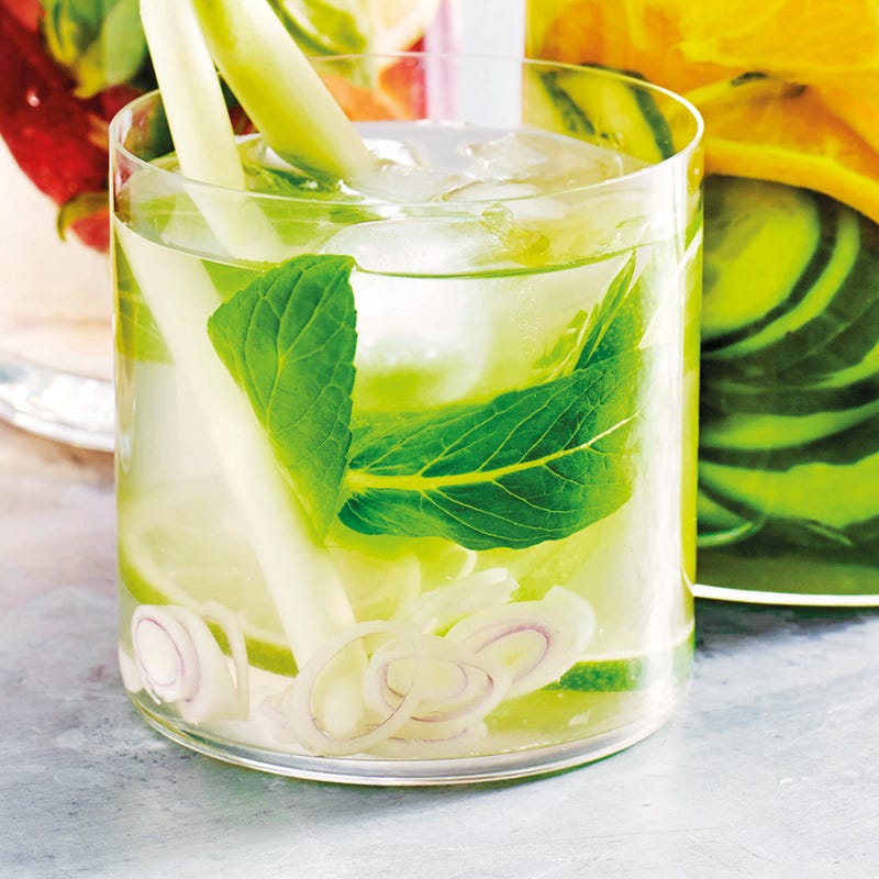 Kokoswasser mit Zitronengras