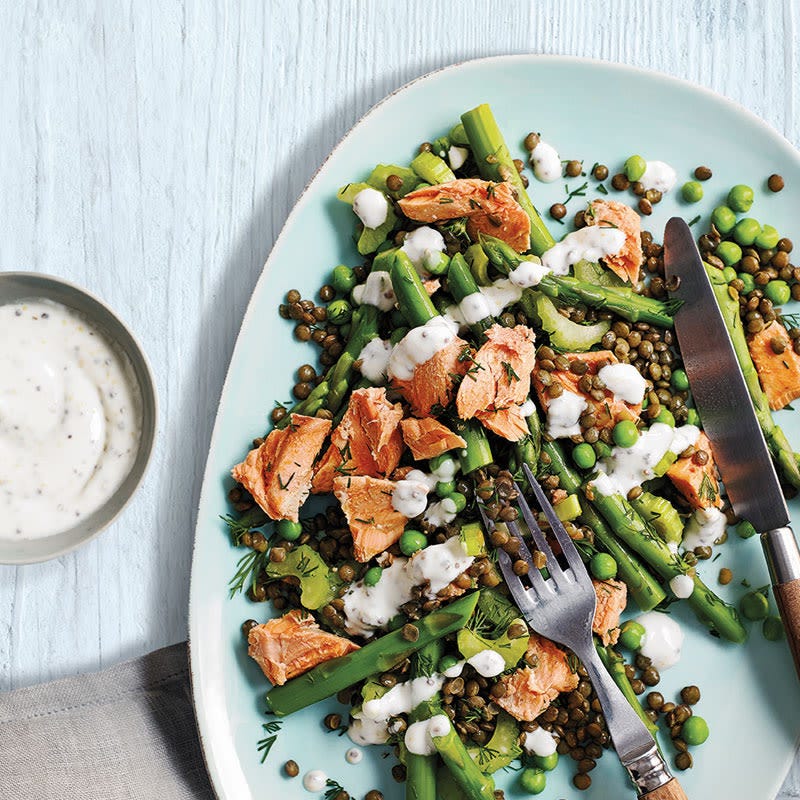 Spargelsalat mit Linsen und Lachs