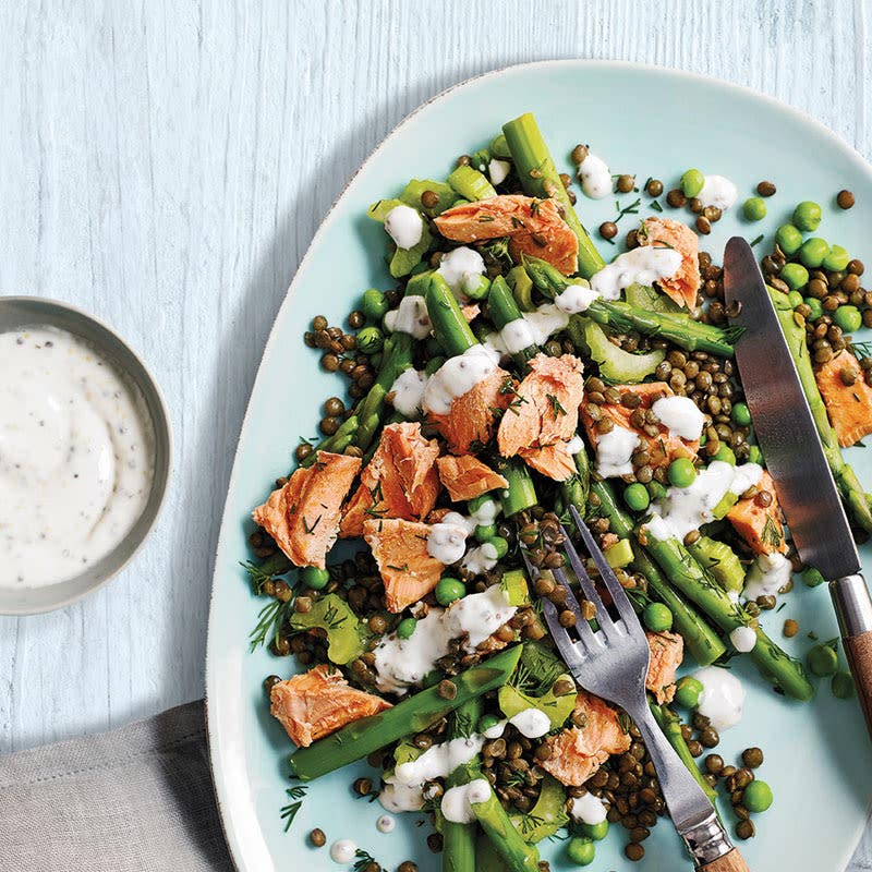 Spargelsalat mit Linsen und Lachs