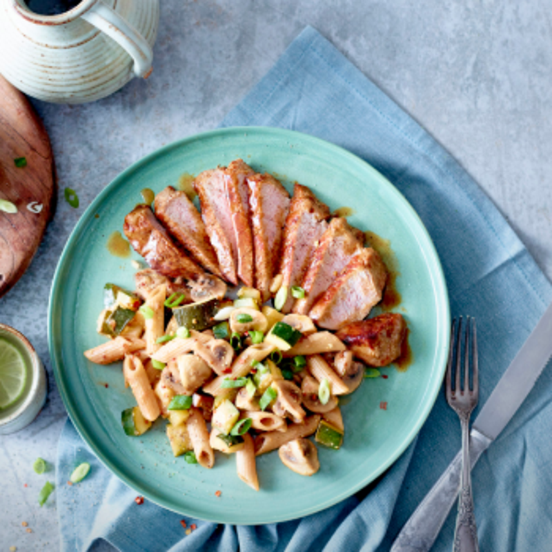 Foto van Sven's kalfslapjes met volkoren penne met courgette en paddenstoelen door WW