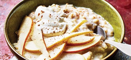 Pear and cinnamon porridge