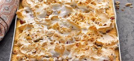 Rhabarberkuchen mit Nussbaiser