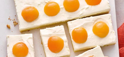 Spiegeleikuchen mit Aprikosen