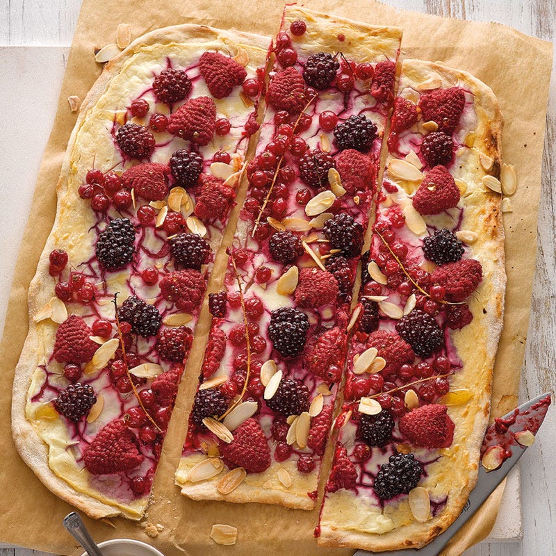 Süsser Flammkuchen mit Beeren