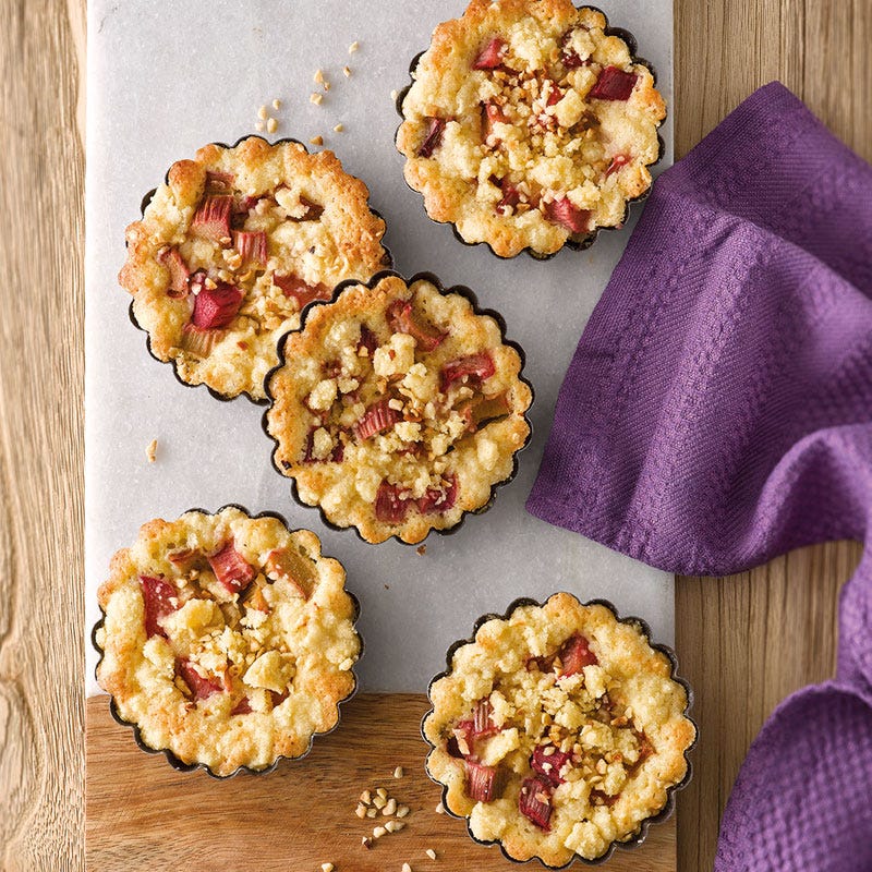 Streusel-Tartelettes mit Rhabarber