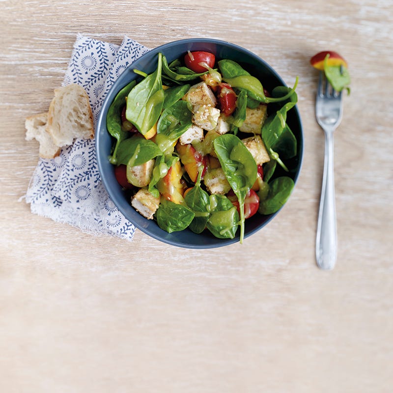 Foto van Zomerse salade met gebakken perzik en gemarineerde tofu door WW