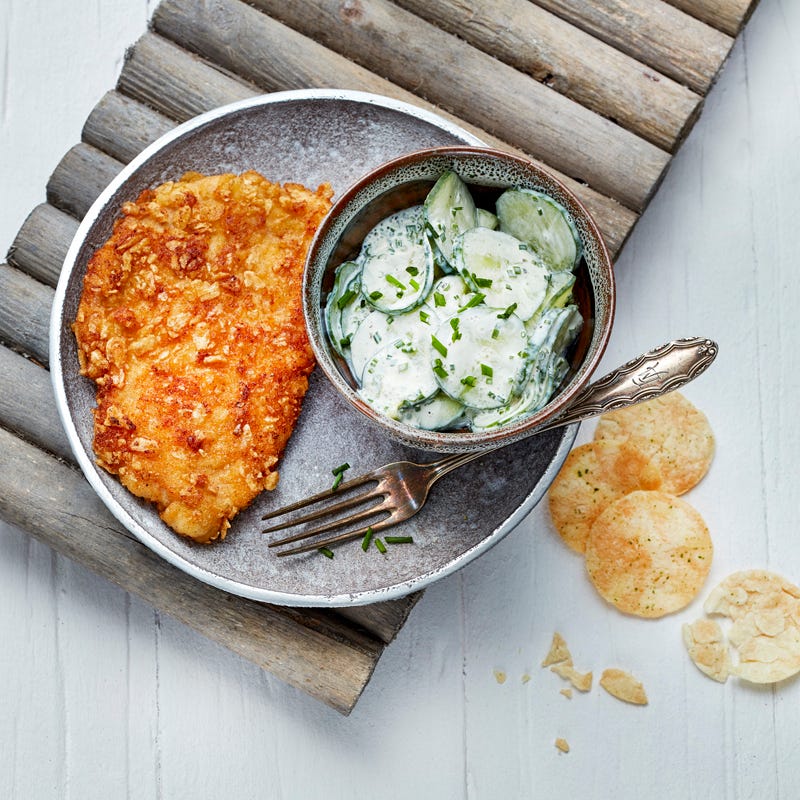 Hähnchenschnitzel mit Gurkensalat
