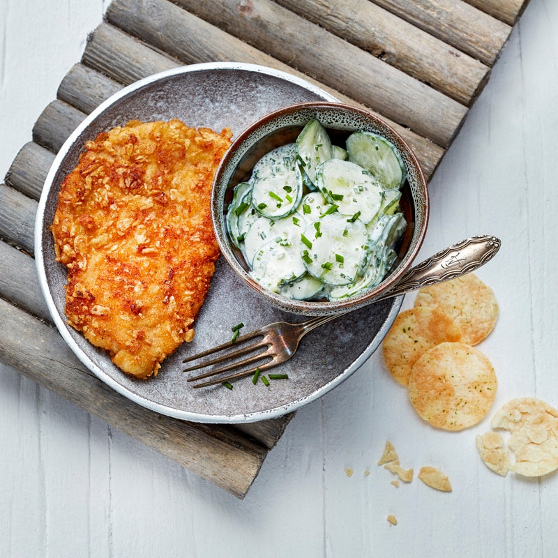 Hähnchenschnitzel mit Gurkensalat