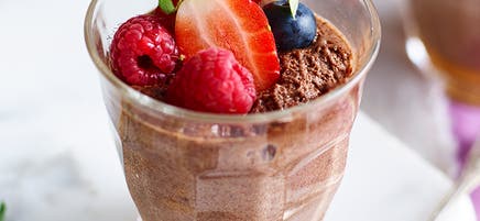 Mousse au chocolat noir et aux baies