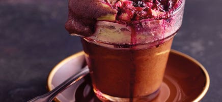 Schokokuchen im Glas mit Cheesecake-Swirl