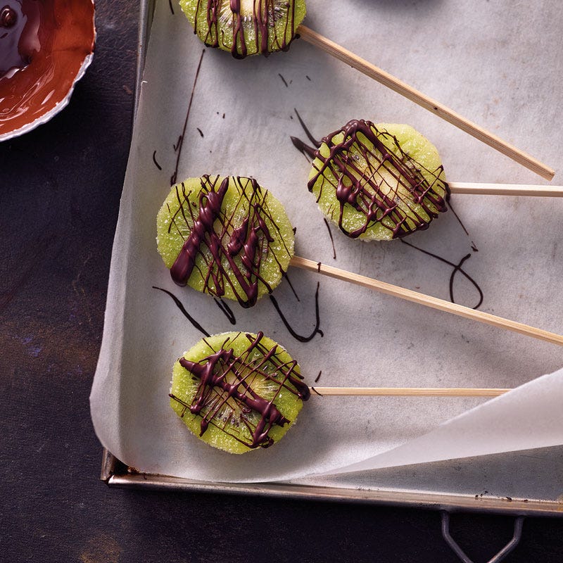 Kiwi-Lollies mit Schokofäden